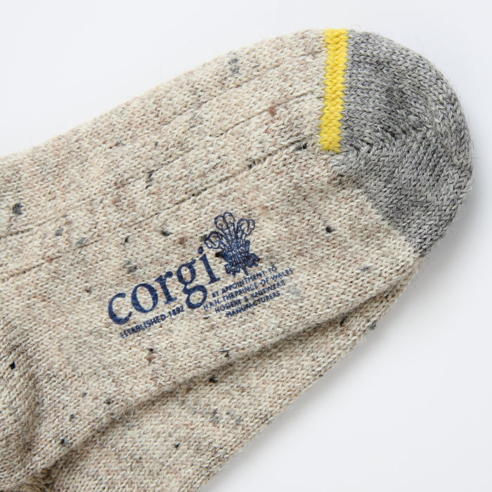 close up detail of the toe and the yellow line