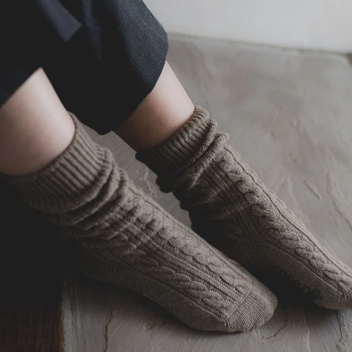 Women's Handmade 'Prince of Wales Cable' Cashmere Socks