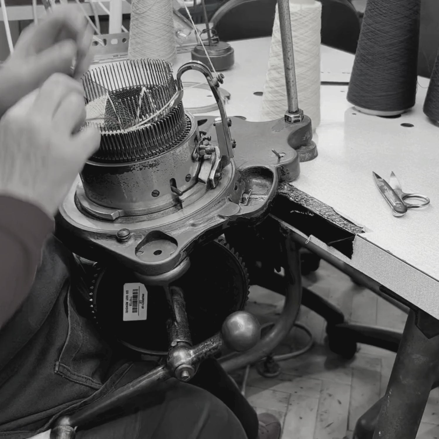 Women's Handmade Single Cable Pure Cashmere Socks